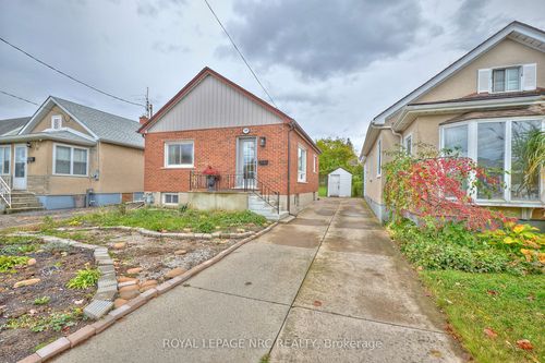 10 Fairburn Ave, Saint Catharines, ON, L2T1B2 | Card Image