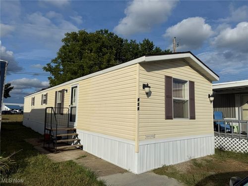 825 Zella Ave Nw, New Philadelphia, OH, 44663-1163 | Card Image