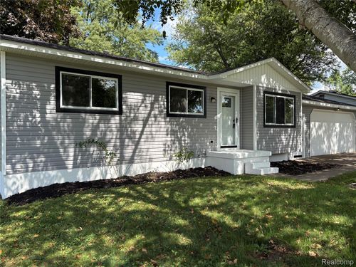 7213 Houghton Dr, Davison, MI, 48423-2383 | Card Image