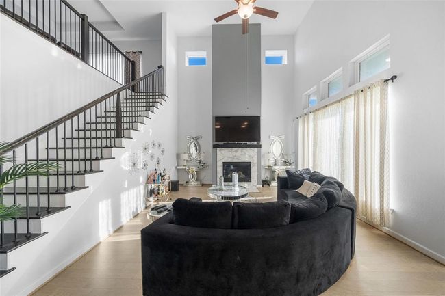 9207 Secretariat Ln, House other with 4 bedrooms, 4 bathrooms and 3 parking in Mont Belvieu TX | Image 8