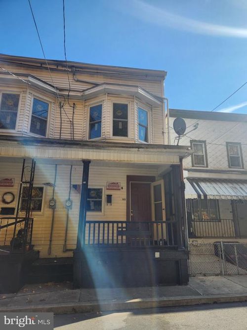 143 S Rock St, SHAMOKIN, PA, 17872-6025 | Card Image