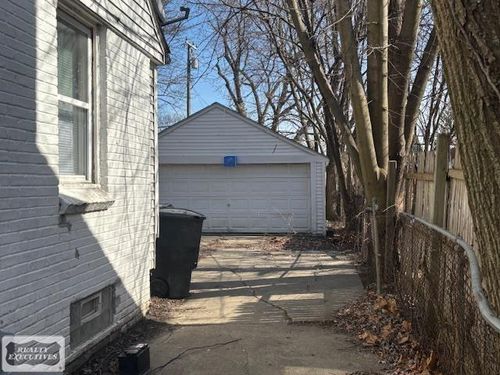 10530 Lakepointe St, Detroit, MI, 48224-2408 | Card Image