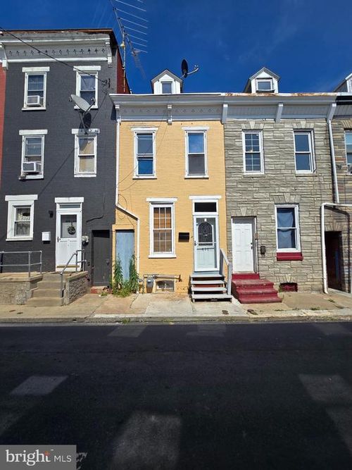 411 Cedar St, READING, PA, 19601-3122 | Card Image