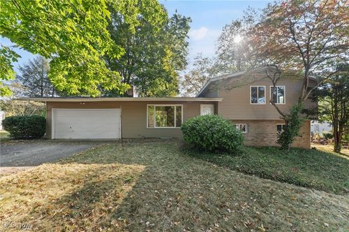 487 Beaumont Dr, Fairlawn, OH, 44333-3260 | Card Image