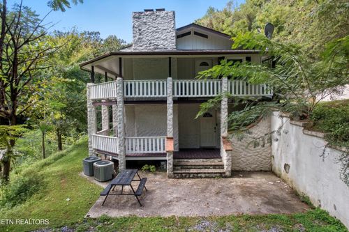 3250 Progress Hill Blvd, Pigeon Forge, TN, 37863-3743 | Card Image