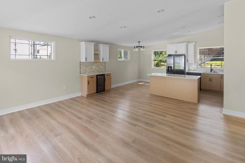 7 Gloucester Ave, SOMERDALE, NJ, 08083-1711 | Card Image