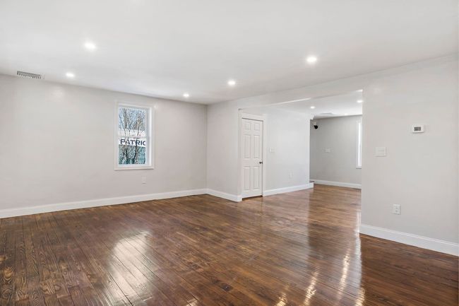 1 - 31 Farnum Pike, Condo with 3 bedrooms, 2 bathrooms and 2 parking in Smithfield RI | Image 5