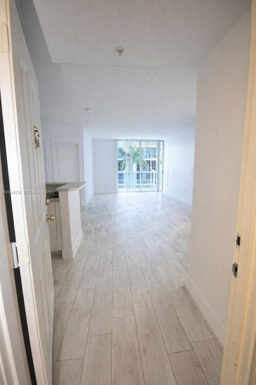 706-5085 Nw 7th St, Miami, FL, 33126-3454 | Card Image