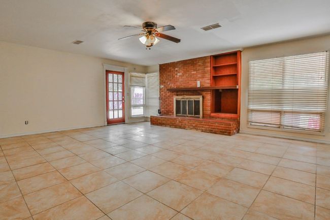 1210 Xenia St, House other with 3 bedrooms, 2 bathrooms and null parking in Plainview TX | Image 6