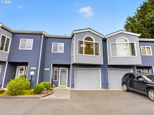 16687 Ne Halsey St, Portland, OR, 97230 | Card Image
