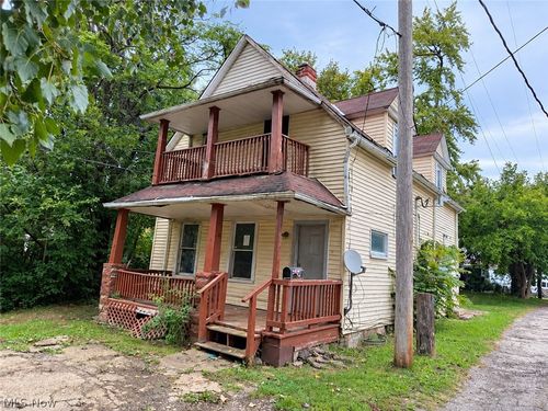 3261 W 58th St, Cleveland, OH, 44102-5672 | Card Image