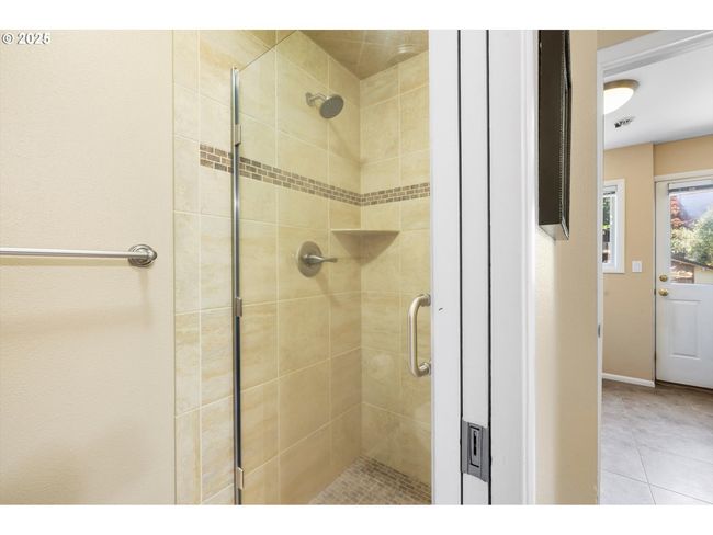 17810 Sarah Hill Ln, House other with 4 bedrooms, 3 bathrooms and 2 parking in Lake Oswego OR | Image 35