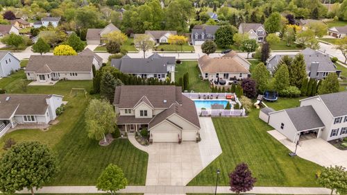 348 S Maple Ln, Saukville, WI, 53080-1821 | Card Image