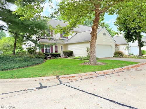 5830 Ridgeview Ln, Willoughby, OH, 44094-3083 | Card Image