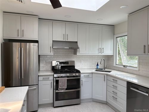 110 Clinton Ave, Port Jefferson Station, NY, 11776-4334 | Card Image