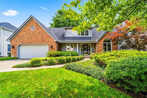 5513 Pheasants Walk Drive, North Olmsted, OH, 44070 | Card Image
