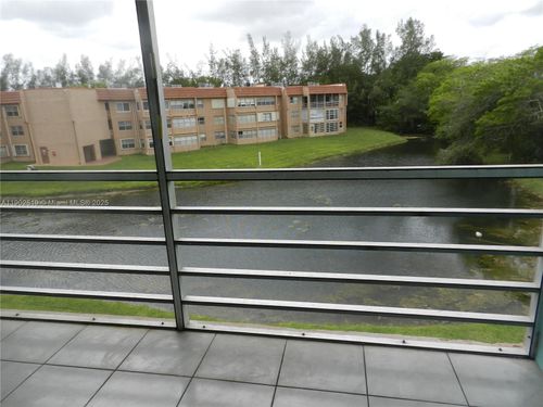apt-305-9661 Sunrise Lakes Blvd, Sunrise, FL, 33322-1191 | Card Image