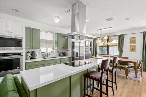 1023 100th Ave, Miami, FL, 33172-5730 | Card Image