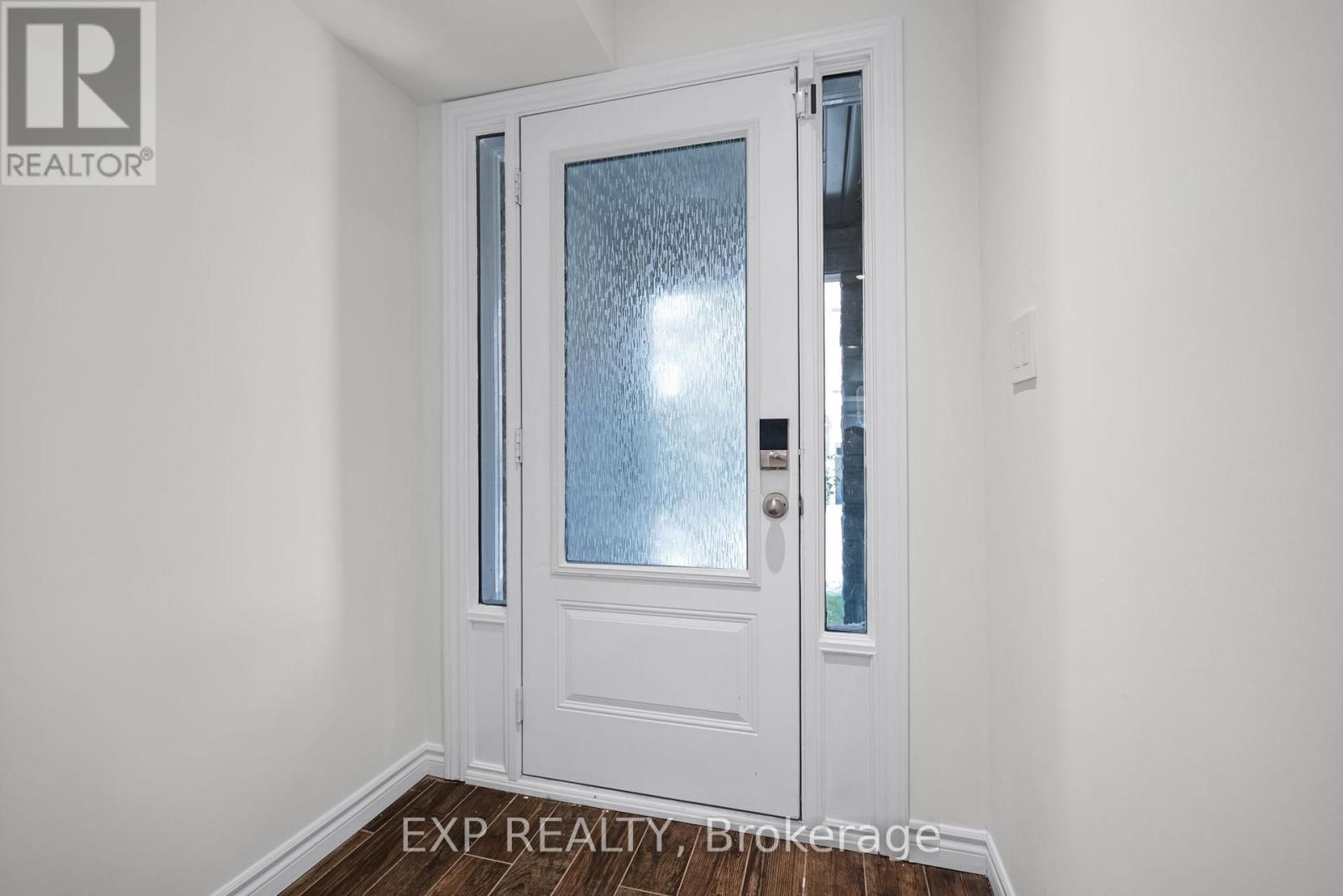 Residential in Newmarket (Gorham-College Manor) 3