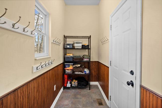 Mudroom off garage | Image 58
