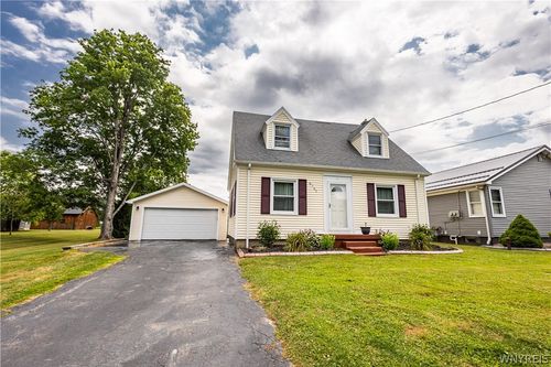 6751 E Eden Rd, Hamburg, NY, 14075-6405 | Card Image