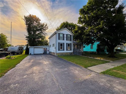 10 Windsor St, Attica, NY, 14011-1209 | Card Image