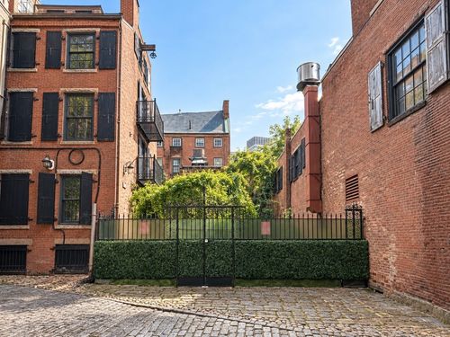 1-1 Creek Square, Boston, MA, 02108 | Card Image