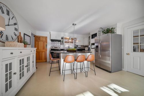 6 Orcutt Ave, West Lebanon, NH, 03784-1704 | Card Image
