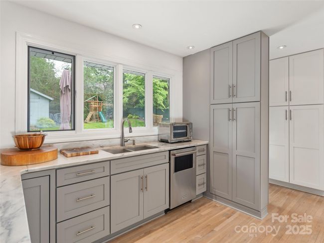 Kitchen | Image 7