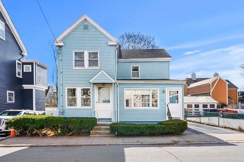7 Oliver St, Salem, MA, 01970-3817 | Card Image