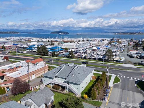 apt-3-3120 R Ave, Anacortes, WA, 98221-3889 | Card Image