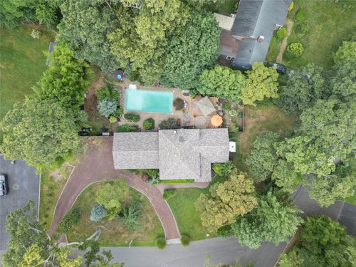 24 Brushwood Ct, East Islip, NY, 11730-3002 | Card Image