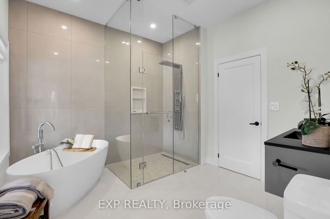 6638 Calaguiro Dr, House other with 7 bedrooms, 5 bathrooms and 8 parking in Niagara Falls ON | Image 26