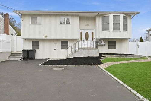 292 Concord St, Dix Hills, NY, 11746-6830 | Card Image