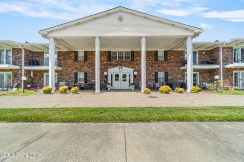 27-8101 Wendamoor Dr, Louisville, KY, 40228-2470 | Card Image
