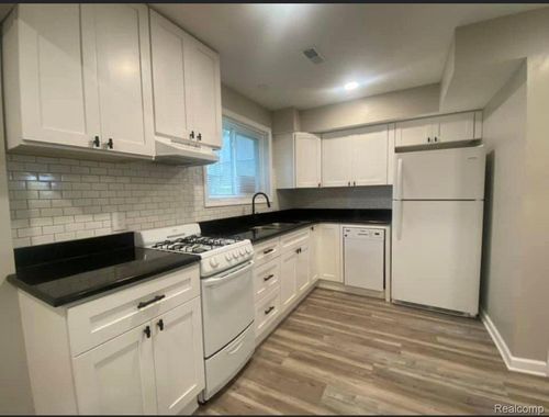 945 Olreana Rd, White Lake, MI, 48386-2968 | Card Image