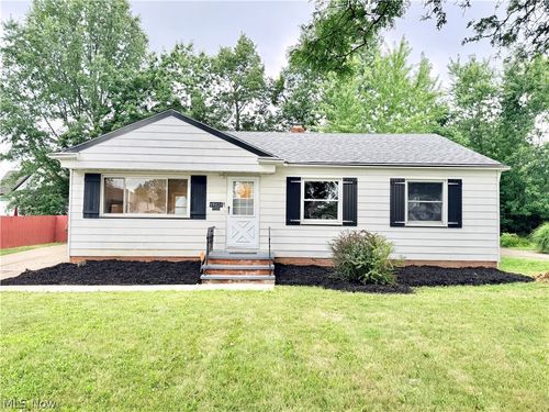 19304 Mayfair Ln, Warrensville Heights, OH, 44128-2725 | Card Image