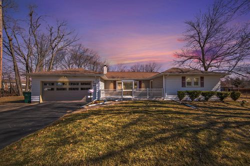 658 Hickory Ln, Saline, MI, 48176-1106 | Card Image