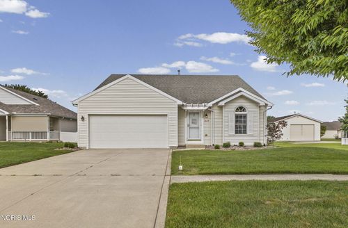 1029 Anna Ln, Bowling Green, OH, 43402-4486 | Card Image