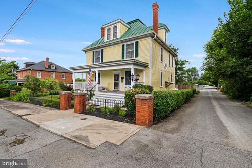 112 W 2nd Ave, RANSON, WV, 25438-1070 | Card Image