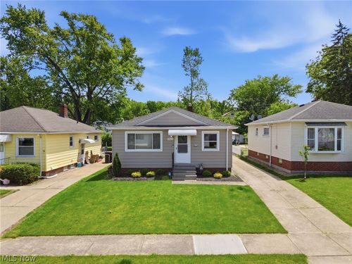 4315 Russell Ave, Parma, OH, 44134-1852 | Card Image