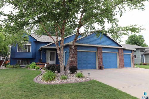 5205 S Birchwood Ave, Sioux Falls, SD, 57108-5142 | Card Image