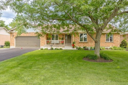 7 Strathcona St, Dutton, ON, N0L1J0 | Card Image