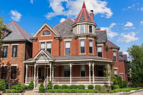 884 Neil Ave, Columbus, OH, 43215-1333 | Card Image