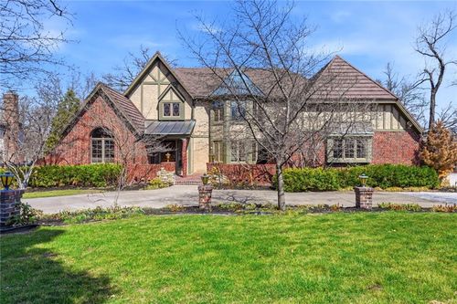 8461 Maplewood Ln, Lenexa, KS, 66215-2873 | Card Image