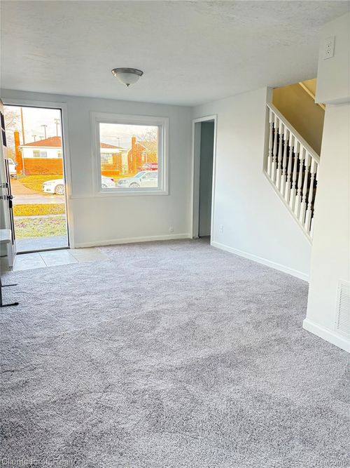 128 Henry Ruff Rd, Garden City, MI, 48135-1353 | Card Image