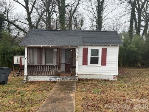 601 S College St, Dallas, NC, 28034-2313 | Card Image