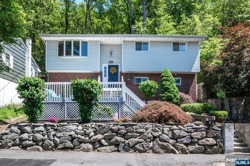 442 Skyline Lake Dr, Ringwood, NJ, 07456-1957 | Card Image