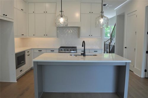 241 White St Nw, Marietta, GA, 30060-1057 | Card Image