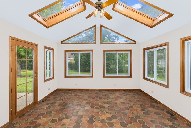 1280 W Bauer Rd, Home with 5 bedrooms, 3 bathrooms and 4 parking in Naperville IL | Image 8